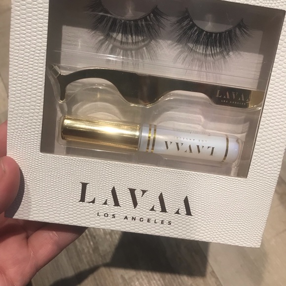 LAVAA Los Angeles Lash Kit - Picture 3 of 3